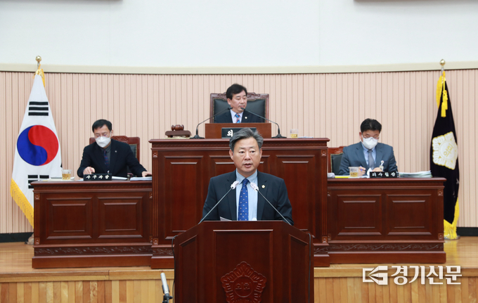 구리시의회 구리세영지역주택 조합 인·허가 관련 행정사무조사특별위원회 신동화 위원장.(사진=구리시의회)