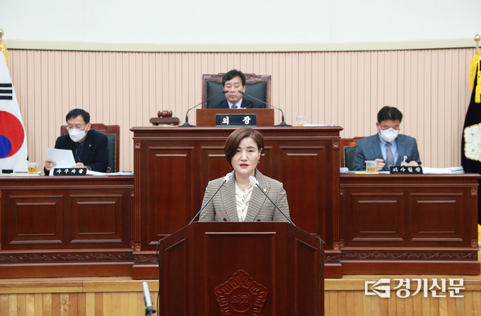 구리시의회 322회 임시회에서 이경희 의원이 발언하고 있다.(사진=구리시의회 제공)