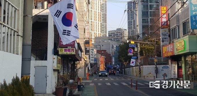 구리시 수택2동에 조성된 태극기거리. 27일부터 3월 1일까지 게양된다.(사진=구리시 제공)
