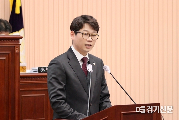 구리시의회 김용현 의원이 28일 제322회 임시회에서 발언하고 있다.(사진=구리시의회 제공)