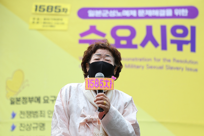  3‧1절에 열린 ‘1585차 정기 수요시위’에서 이용수 할머니가 발언하고 있다. (사진=연합뉴스 제공)