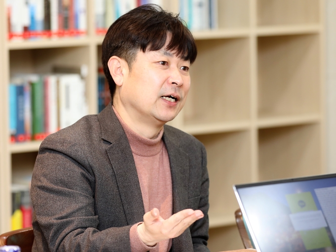 김종호 인천 동구의회 의원이 2일 오전 의회 회의실에서 경기신문과 인터뷰하고 있다. ( 사진 = 동구의회 제공 )