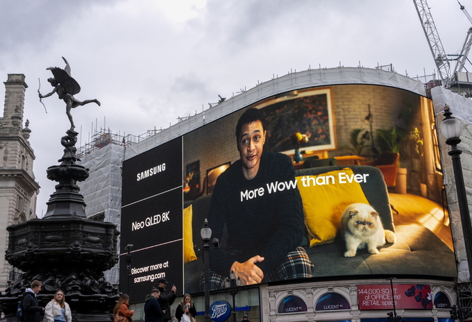 삼성전자가 영국 런던의 피카딜리 광장에서 Neo QLED 8K 신제품 옥외광고를 하고 있다. (사진=삼성전자)