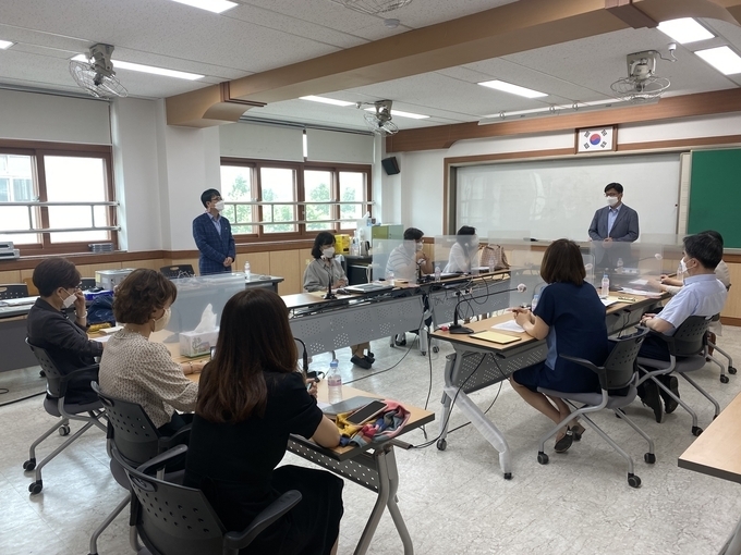  교육적으로 학교폭력을 해결한 수원교육지원청 갈등조정자문단. (사진=수원교육지원청 제공)