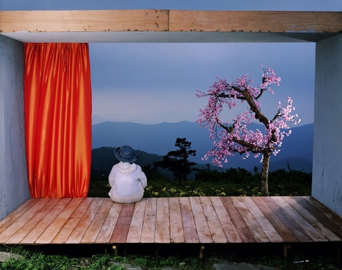 정연두, 로케이션#5, 2005, 120x150㎝, C-Print. (사진=국립현대미술관 제공)