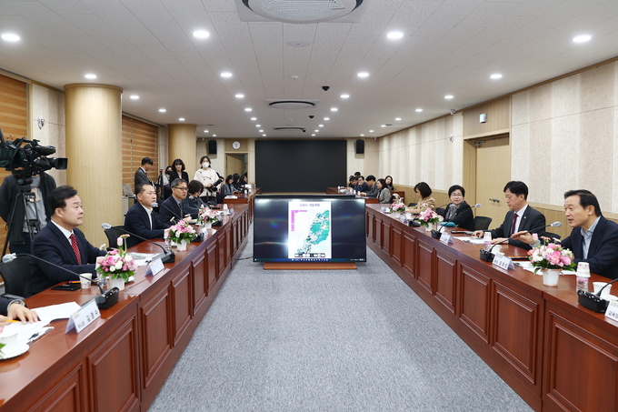 임태희 경기도교육감은 “의왕시에서 제안한 현안사항들이 해결될 수 있도록 적극 노력하겠다”고 말했다. (사진=의왕시 제공)