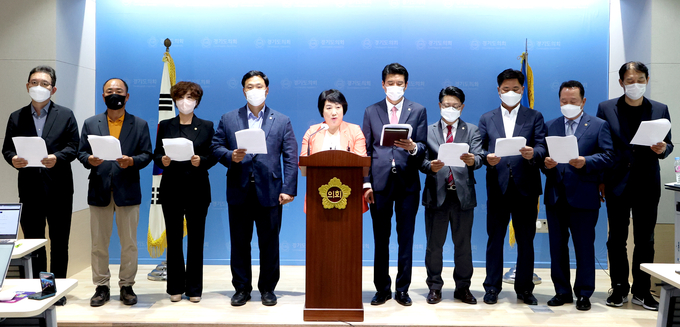 지미연 수석대변인 등 경기도의회 국민의힘 의원들. (사진=경기도의회 국민의힘 제공)