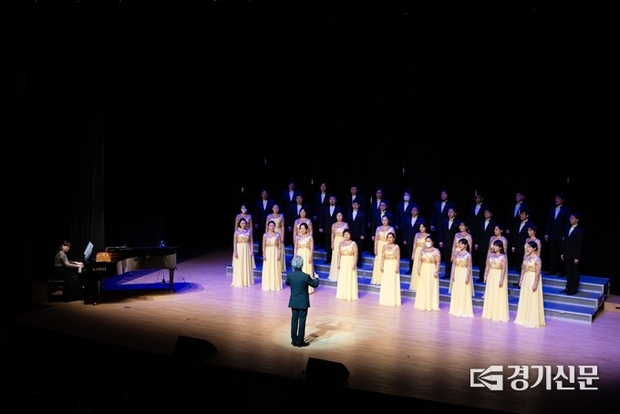 남양주시는 지난 11일 다산아트홀에서 열린 2023년 남양주시립예술단 신춘음악회를 개최했다. 사진은 남양주시립합창단이 공연하고 장면.( 사진=남양주시 제공)