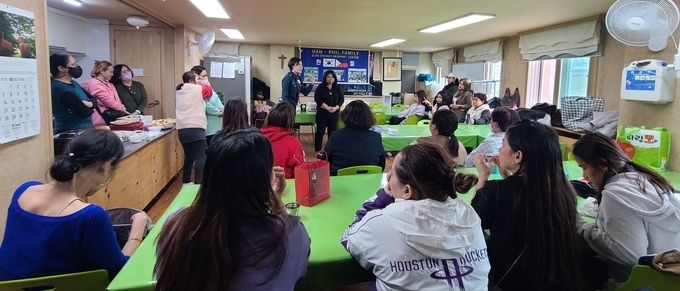 남양주남부경찰서는 지난 12일 오후 구리 외국인노동자지원센터에서 필리핀 이주여성 40여명이 참석한 가운데 찾아가는 범죄예방교실을 운영했다.(사진=남양주남부경찰서 제공)