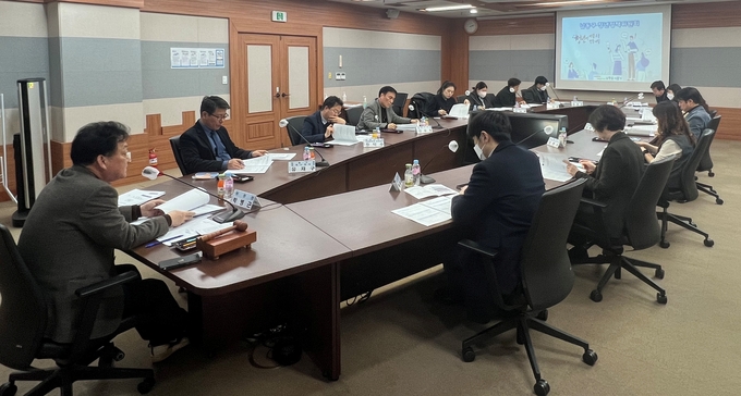 지난 13일 인천 남동구청 개나리홀에서 ‘2023년 청년정책위원회 정기회의’가 열리고 있다. ( 사진 = 남동구 제공 )