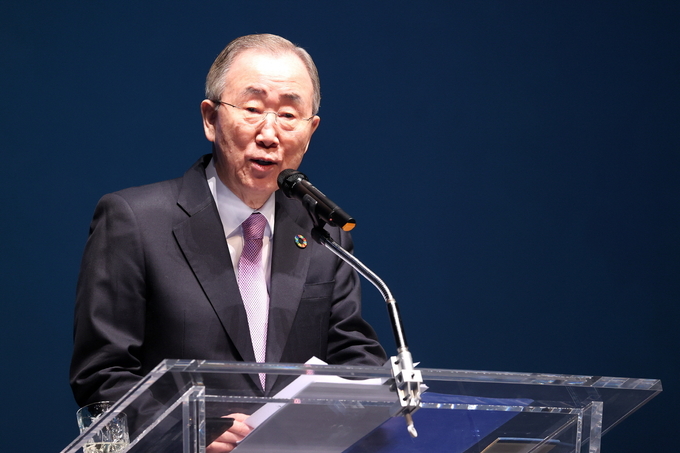반기문 전 제8대 UN 사무총장은 14일 고양어울림누리에서 열린 고양특례시 직원 월례조회 특별강연을 하고 있다.(사진=고양시 제공)