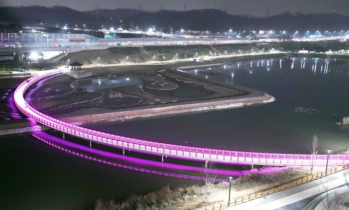 시흥시 은계호수공원 야경.(사진=시흥시 제공)