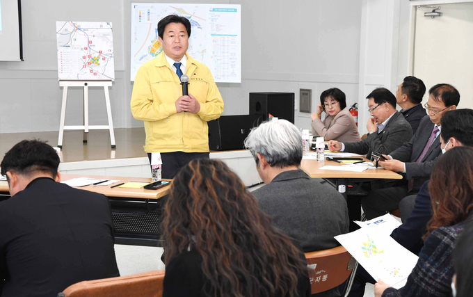 임병택 시흥시장는 한국토지주택공사가 개최한 시흥거모 공공주택지구 주민설명회가 지난 13일 군자동 행정복지센터에서 열렸다.(사진=시흥시 제공).