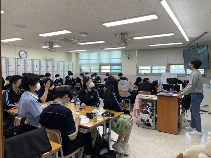 오산시 청소년 사회적경제 교육 ‘소셜디자인스쿨’스타트 특강모습(사진=오산시 제공)