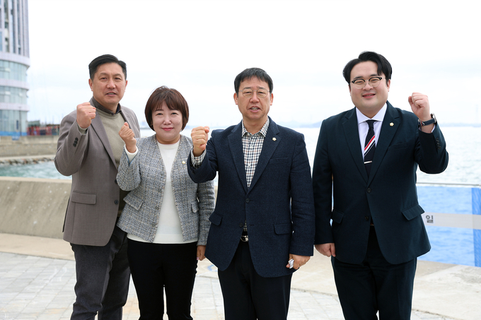 시흥시의회 자치행정위원회는 지난 15일 해양레저관광 거점 조성사업 클럽하우스 건립 현장을 방문했다.(사진=시흥시의회 제공).