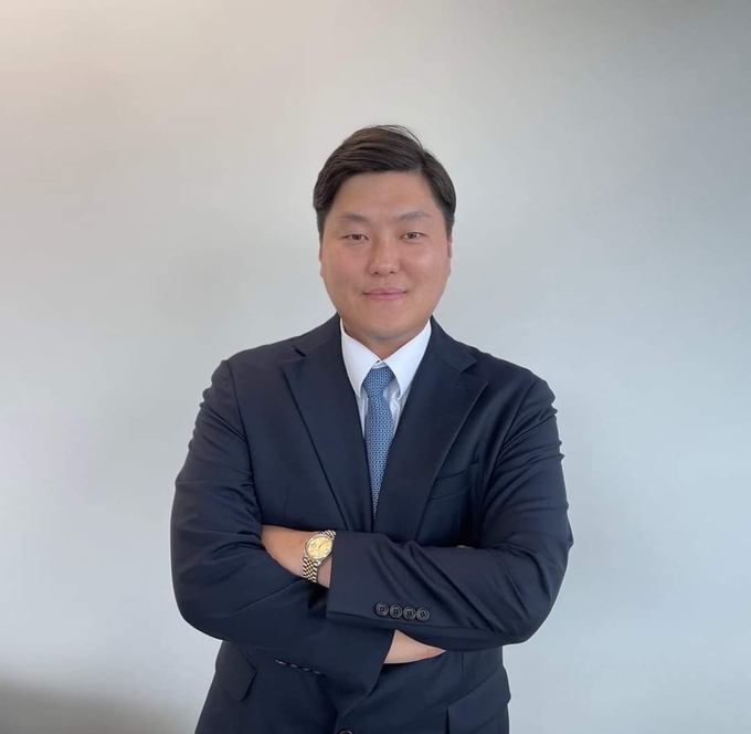 제50회 상공의날 행사에서 국무총리표창을 수상한 대진첨단소재 유성준 대표. (사진=수원상공회의소 제공)