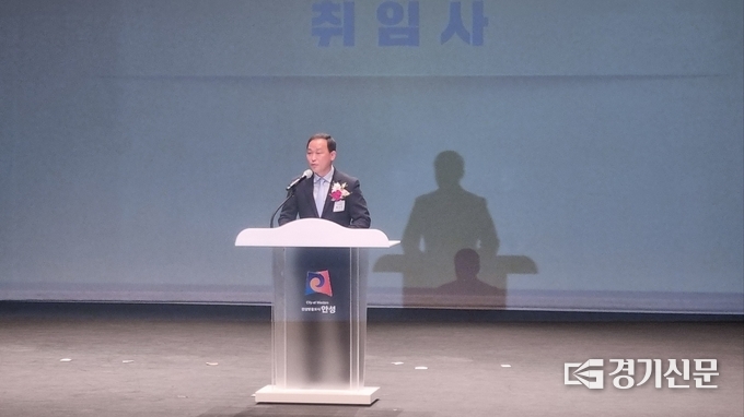 민선2기 안성체육회 백낙인 회장이 취임소감을 전하고 있다(사진=정성우 기자)