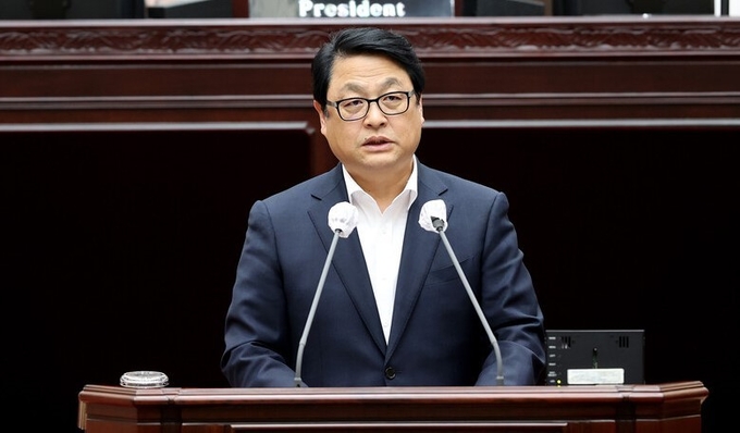 김대중 인천시의원이 23일 열린 제285회 임시회 2차 본회의에서 시정질의를 하고 있다. ( 사진 = 인천시의회 제공 )