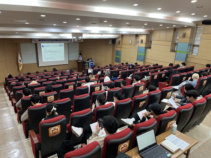 오산대학교가 2023학년도 1학기 전공·취업·창업동아리 통합 간담회를 개최하고 있다.(사진=오산대학교 제공)