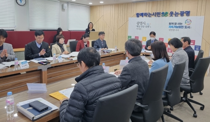 광명시는 지난 27일 광명시청 영상회의실에서 아동친화도시 조성 전략과 발전방안 논의를 위한 ‘아동친화도시 실무추진단 회의’를 개최했다.(사진=광명시 제공).