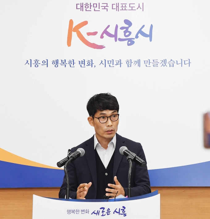 김재성 시흥시 시민고충담당관이 '동장신문고' 운영에 대한 설명을 하고 있다.(사진=김원규 기자).