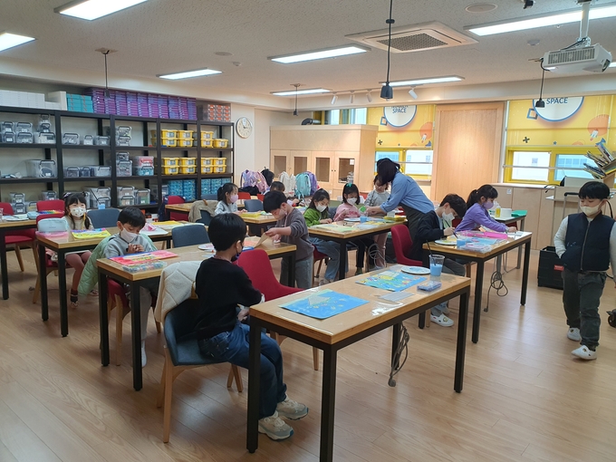 늘봄학교로 운영중인 초1에듀케어 집중지원 프로그램 장면(사진=오산고현초등학교 제공)
