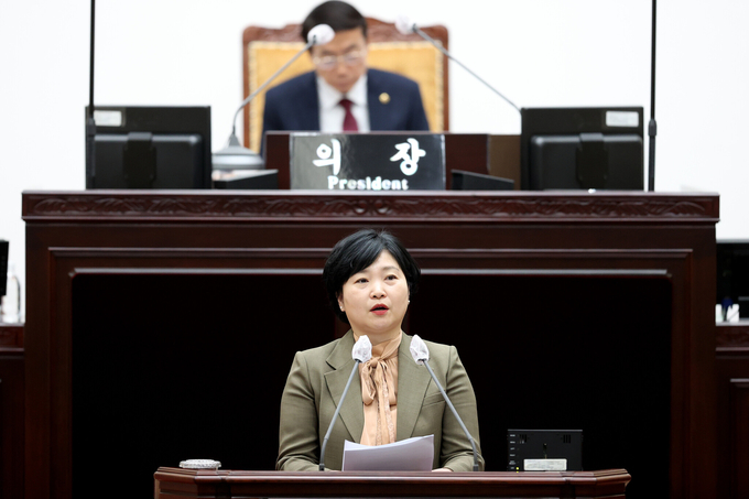 28일 열린 인천시의회 본회의에서 유경희 의원이 5분발언 하고 있다.