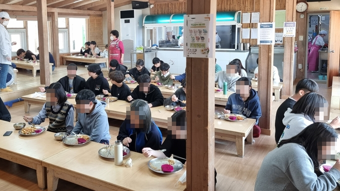 산마을고는 올해 인천시교육청이 선정한 '채식선택급식 선도학교'다. ( 사진 = 김민지 기자 )