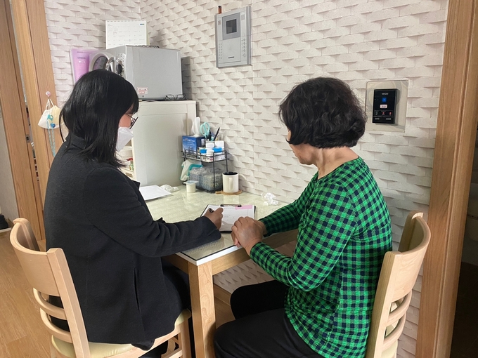 지난해 인천 남동구 사회보장급여 대상자 확인 조사 모습. ( 사진 = 남동구 제공 ) 