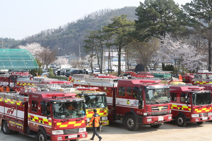 출동을 대기중인 소방차들. (사진=연합뉴스 제공)