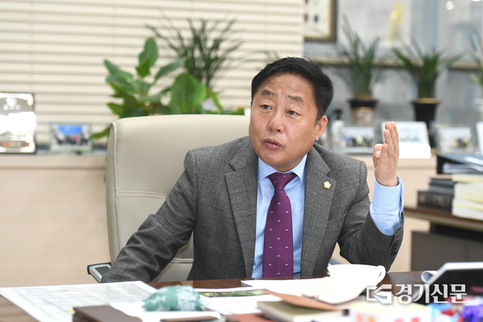 윤장철 양주시의회 의장(사진=이호민 기자)