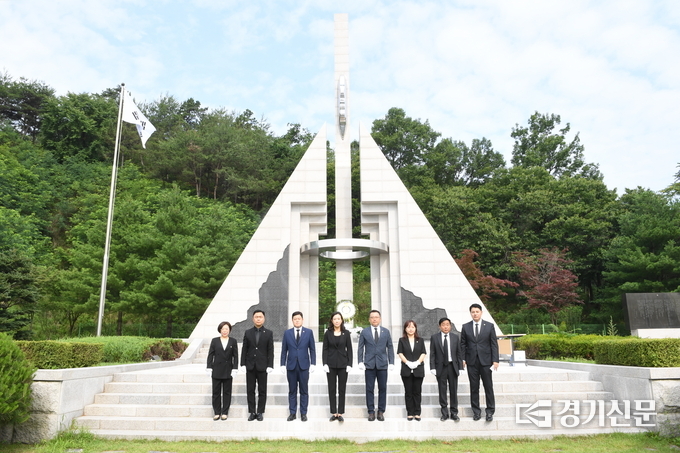 제9대 양주시의원 현충탑 합동참배(사진=이호민 기자)