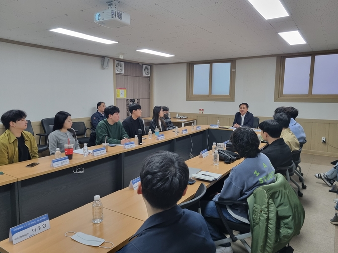 한국철도 수도권광역본부, MZ세대 직원과 함께 ‘슬기로운 청렴생활’ 간담회를 개최하고 있다.(사진=한국철도 수도권광역본부 제공)