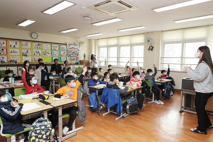 군포 능내초는 ‘영웅 안중근 그 숭고한 정신을 기리다’ 프로그램 운영하고 있다.(사진=능내초등학교 제공)