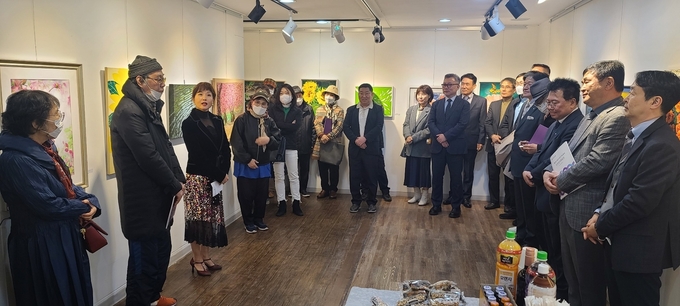 지난 10일 제5회 한국창조미술협회 인천정기회원전 개막행사가 진행됐다. ( 사진 = 참살이미술관 제공 )