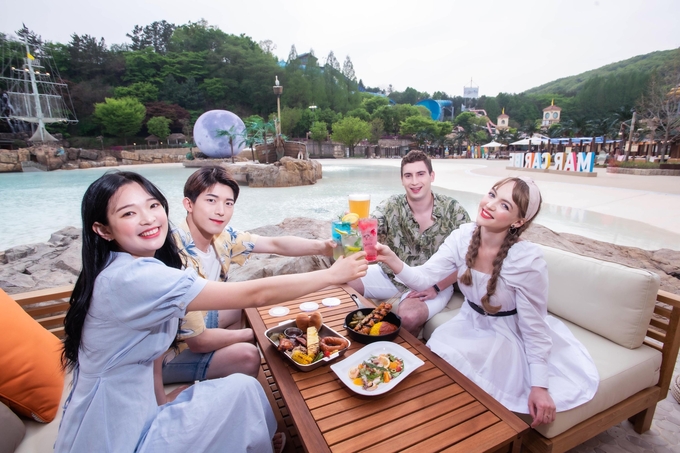 '마르카리베 더 베이사이드 카페(Mar Caribe The Bayside Cafe)가 오는 15일 문을 연다. (사진=케리비안 베이 제공)