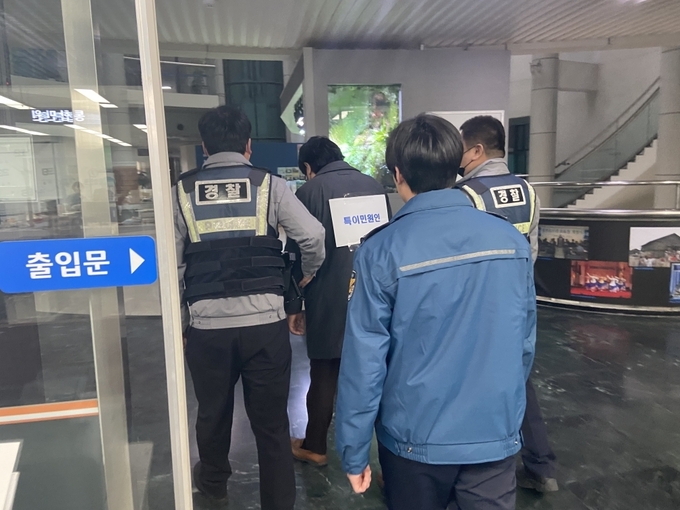 시흥시, 시흥경찰서와 특이민원 대응 합동 모의훈련을 실시했다.(사진=시흥시 제공).