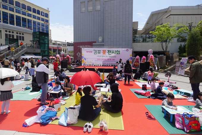 사진은 지난 2019년 열린 제13회 김포꽃전시회에 많은 시민이 찾아 성황을 이뤘던 모습. (사진=김포시농업기술센터 제공)