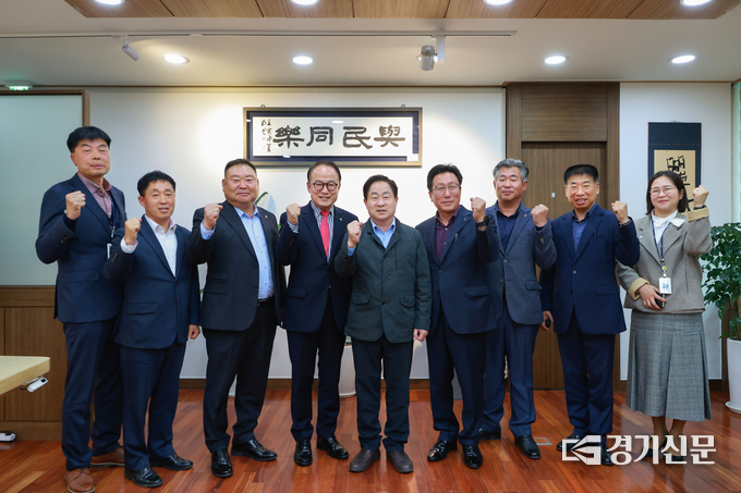 남양주시와 전문건설협회 남양주시지회와의 상생 발전을 위한 간담회가 13일 시장실에서 열려 업계의 건의사항을 제기하고 지역 경제발전을 위해 참여할 것을 다짐했다. (사진=남양주시 제공)