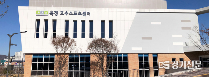 옥정스포츠센터에서 호흡곤란으로 쓰러진 회원을 도시공사 직원들이 응급처치로 시민의 생명을 구했다 (사진=이호민 기자)