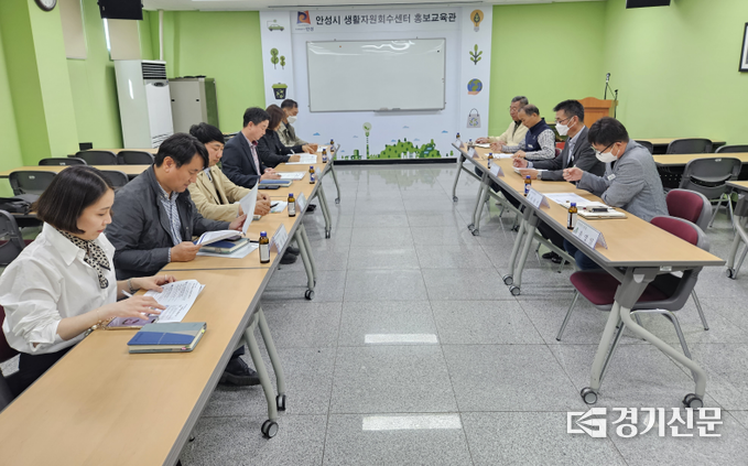 안성시 청소정책 업무협의를 위한 관계자 회의 모습(사진=안성시 제공)