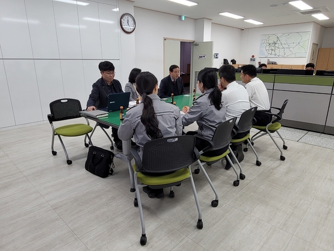 고속도로 전세버스 합동단속 간담회 모습. (사진=한국교통안전공단 경기남부본부 제공)