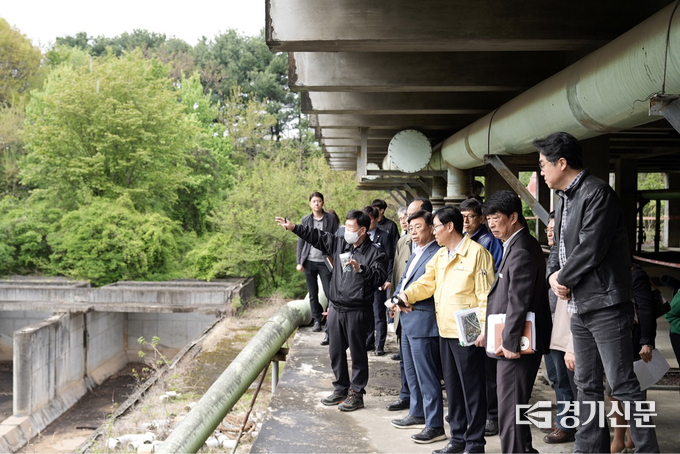 신상진 시장이 분당구 구미동 하수처리장 부지를 살펴보고 있다. (사진=성남시 제공)