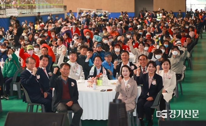 남양주시가 20일 장애인의 날을 맞아 ‘우리 함께’라는 주제로 마련한 기념행사가 1500여 명의 시민이 참여한 가운데 남양주체육문화센터 일원에서 다양하게 개최됐다 (사진=남양주시 제공)