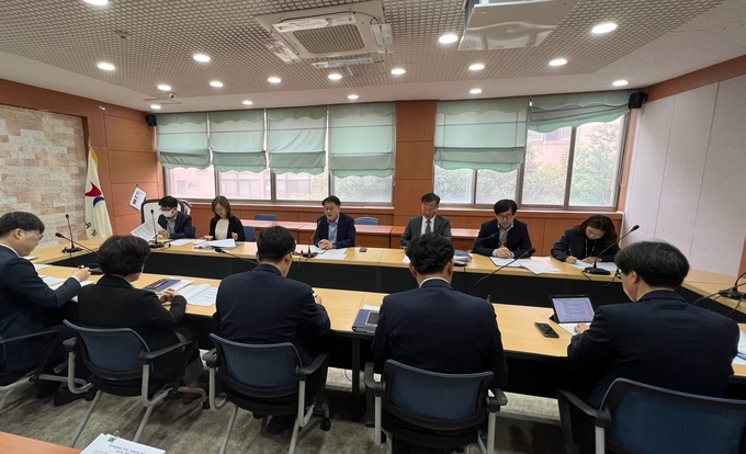 21일 도교육청 관계자들이 재정집행점검단 회의를 하고 있다. (사진=경기도교육청 제공)