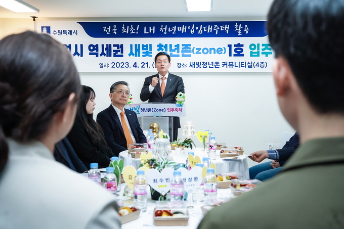 이재준 시장이 입주기념식에서 인사말을 하고 있다. (사진=수원시 제공)