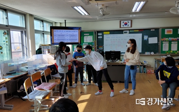 경기 교과연계 연극 수업이 진행되고 있다. (사진=성남문화재단 제공)