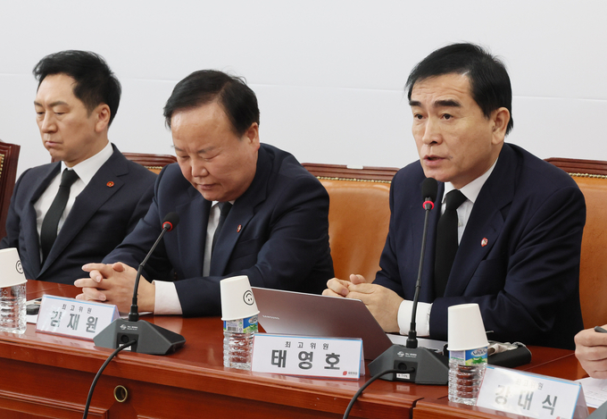 왼쪽부터 국민의힘 김기현 당대표와 김재원 최고위원, 태영호 최고위원. (사진=연합뉴스)