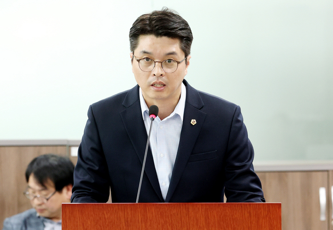 경기도의회는 27일 경제노동위원회 소속 이재영(민주‧부천3) 의원이 대표 발의한 ‘경기도 납품대금 연동제 지원 조례’가 도의회 본회의를 통과했다고 밝혔다. (사진=경기도의회 제공)