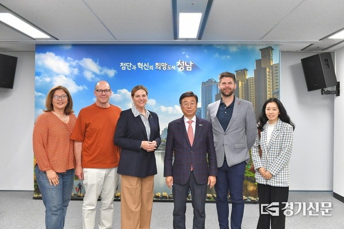 방한 중인 패트리샤 록 도슨 리버사이드시장 일행이 성남시를 방문해 신상진 시장과 회동을 가졌다. (사진=성남시 제공)